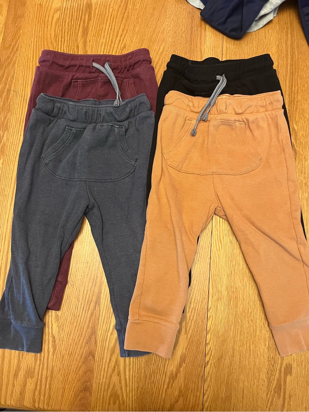 Set of 4 2t Cat & Jack joggers